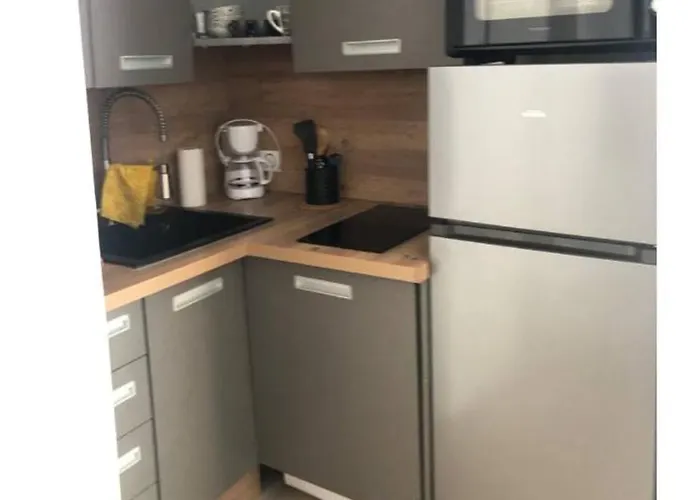 Proche De La Gare Et De La *